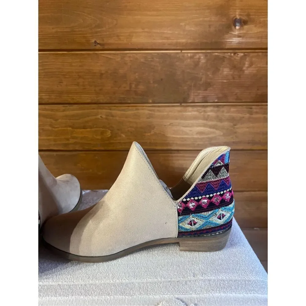 Wild G  Aztec Geometric Ankle Boots Low Cut Dress Bootie Slip Ons Beige Sz 8.5 N